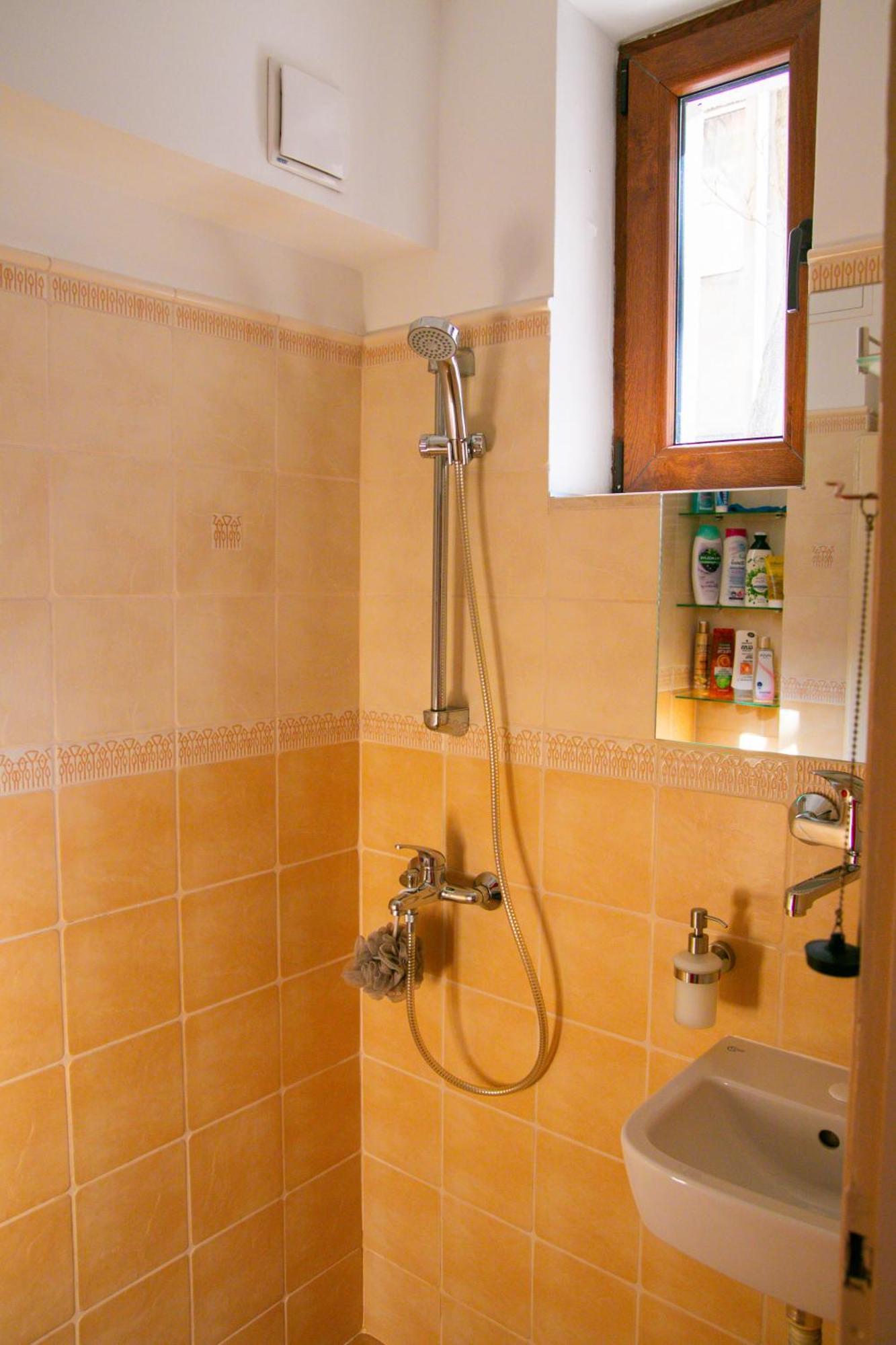 Spacious 1 Bed Flat Near Vitosha Blvd Szófia Kültér fotó