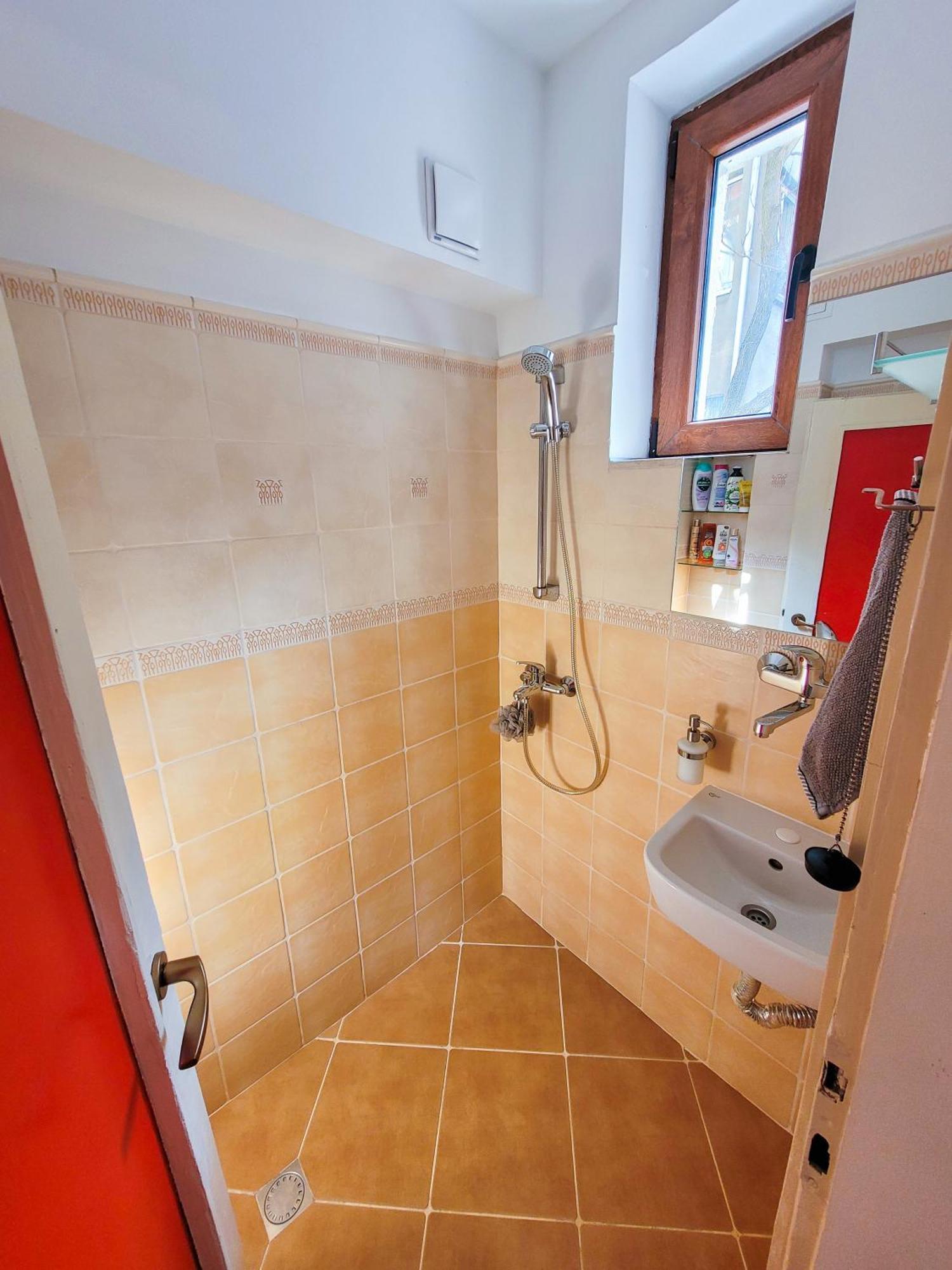 Spacious 1 Bed Flat Near Vitosha Blvd Szófia Kültér fotó
